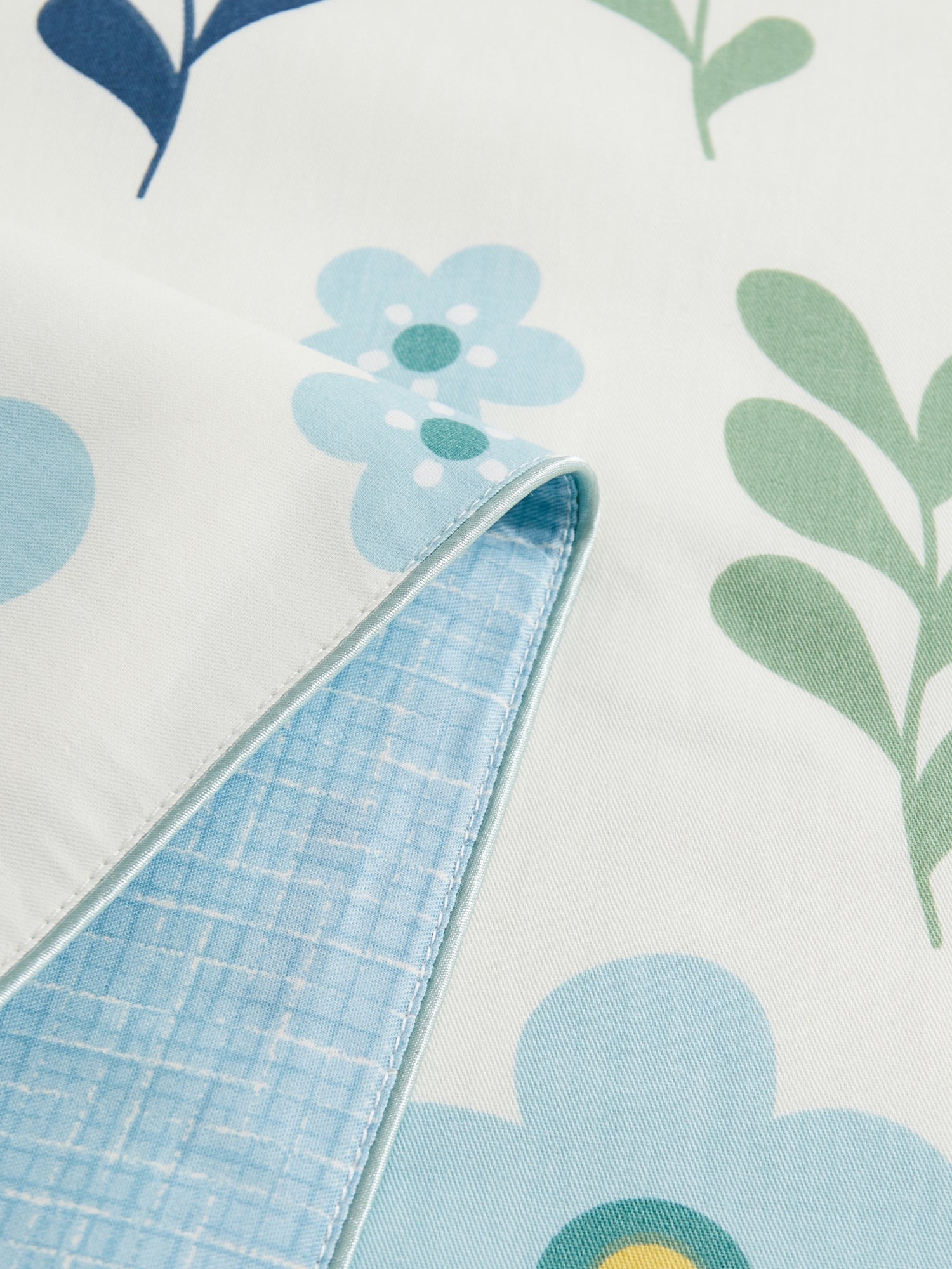 Summer Washable Silk Cooling Blanket with Flower Pattern