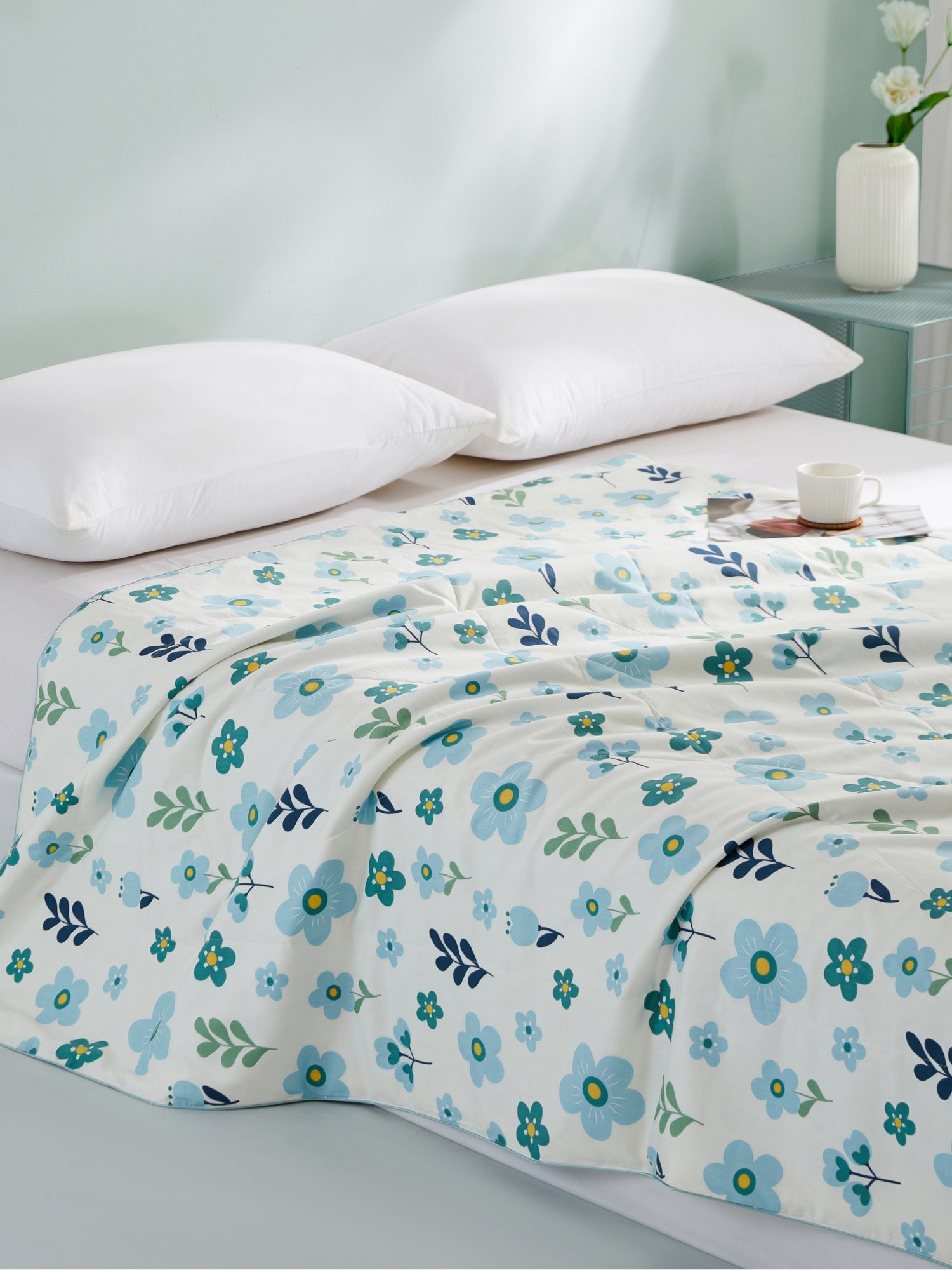 Summer Washable Silk Cooling Blanket with Flower Pattern