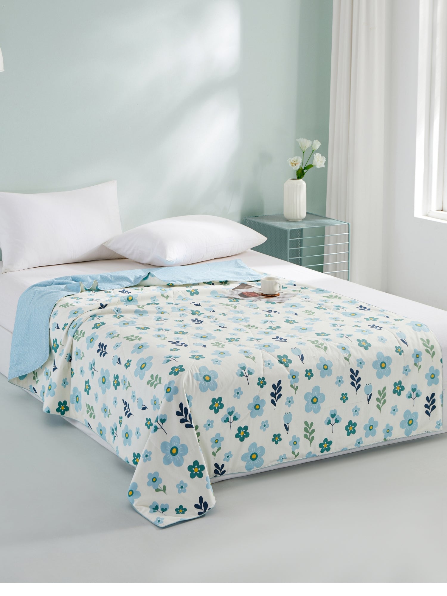 Summer Washable Silk Cooling Blanket with Flower Pattern