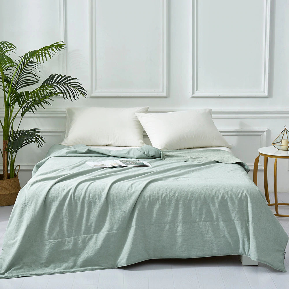 How to Choose a Silk Blanket for Your Luxury Bed?
