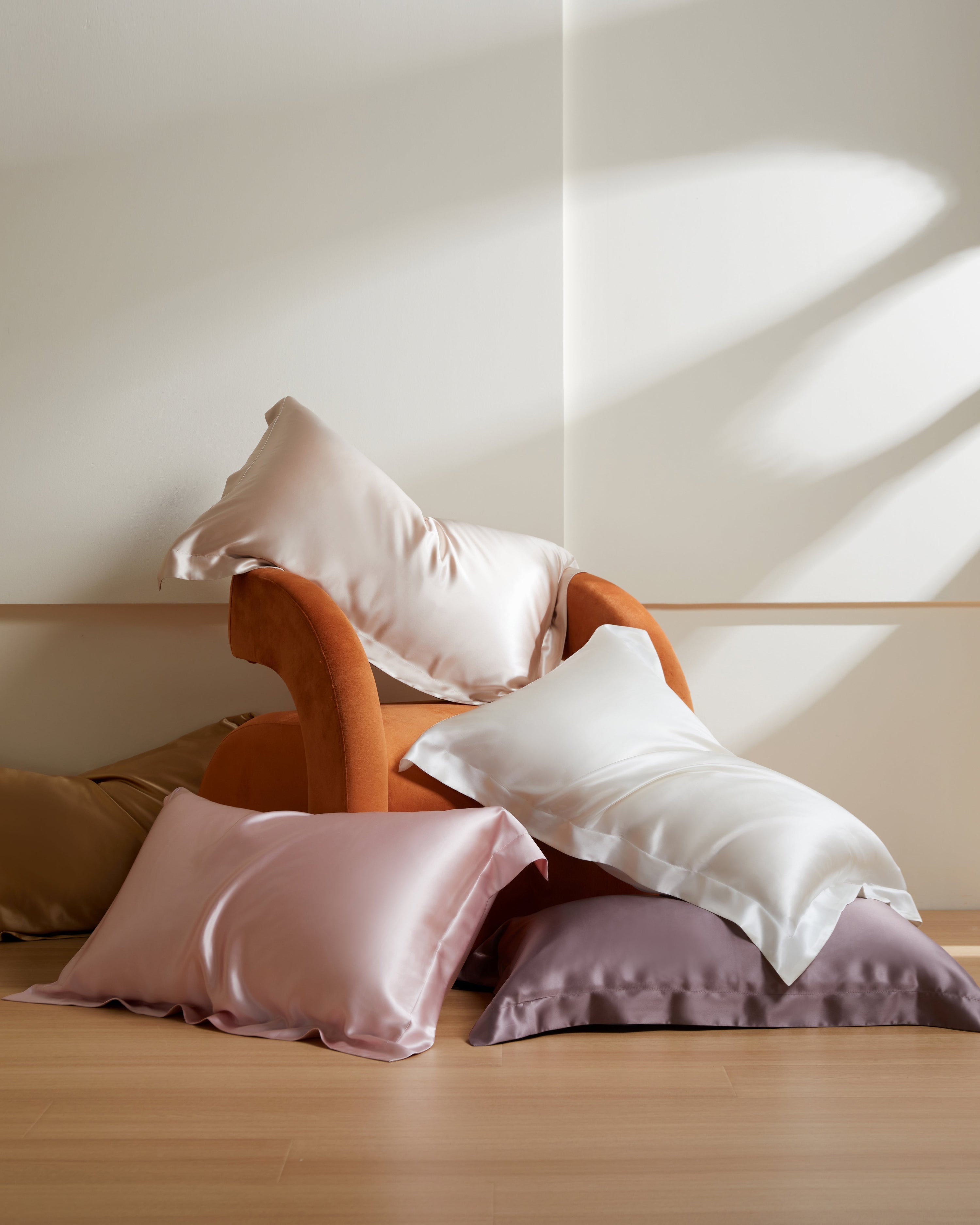 Best Silk Pillowcases for Hair & Skin in 2025