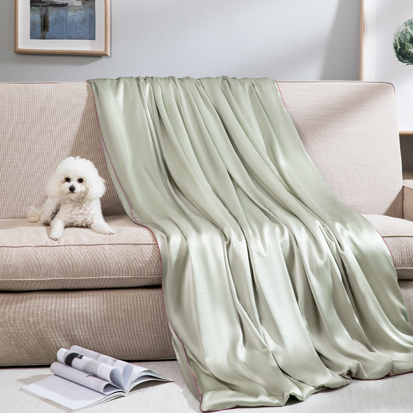 Silk Blanket vs Cotton Blanket: Which Is Better for Sleep?