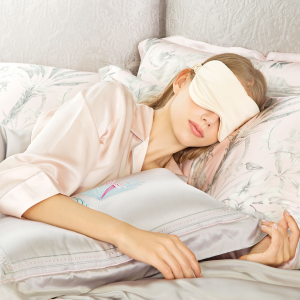 Why Silk Pillowcases Are Ideal for Side Sleepers