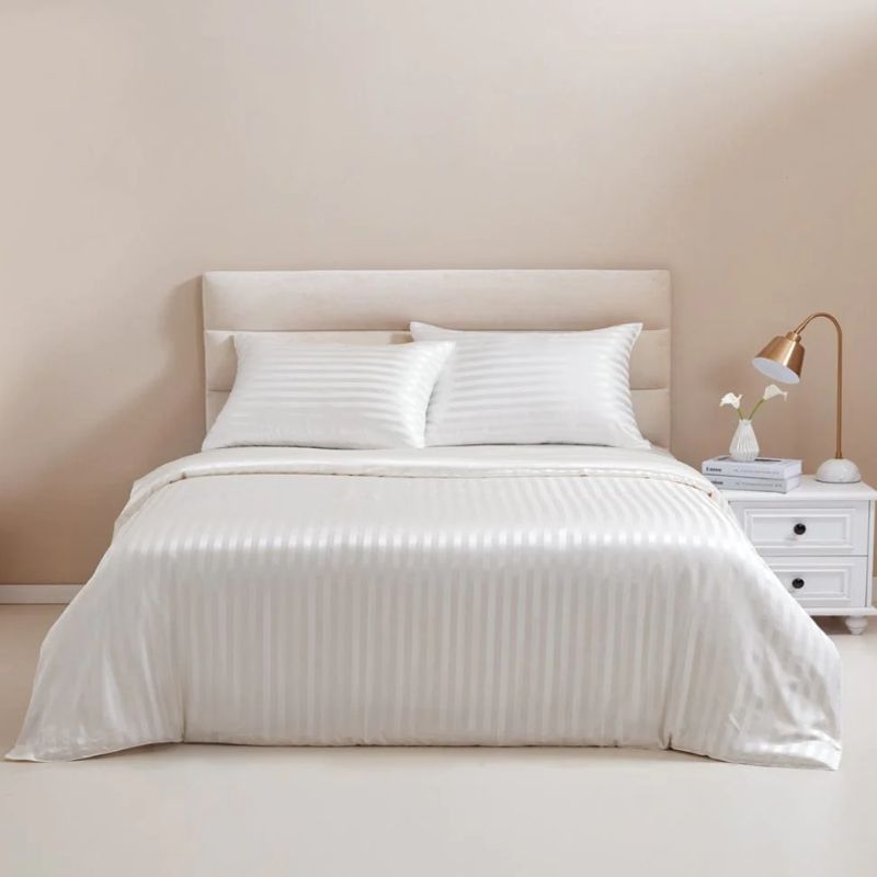A Guide to Thread Count and Weight When Buying Silk Bed Sheets