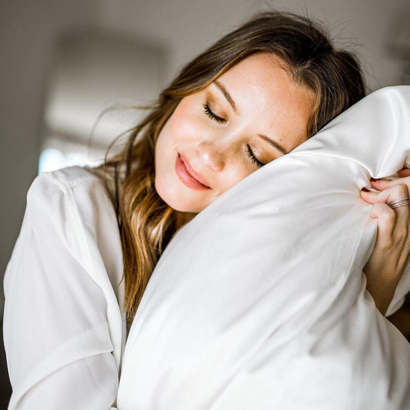 4 Expert-recommended Silk Benefits to Improve Your Beauty Sleep