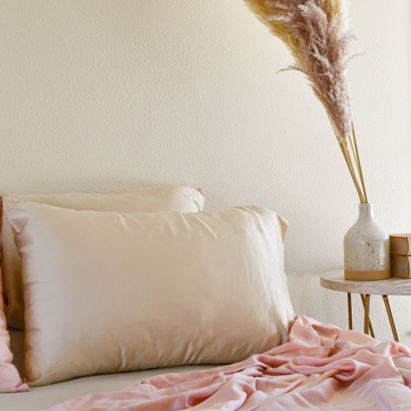 7 reasons why silk pillowcases are good for you