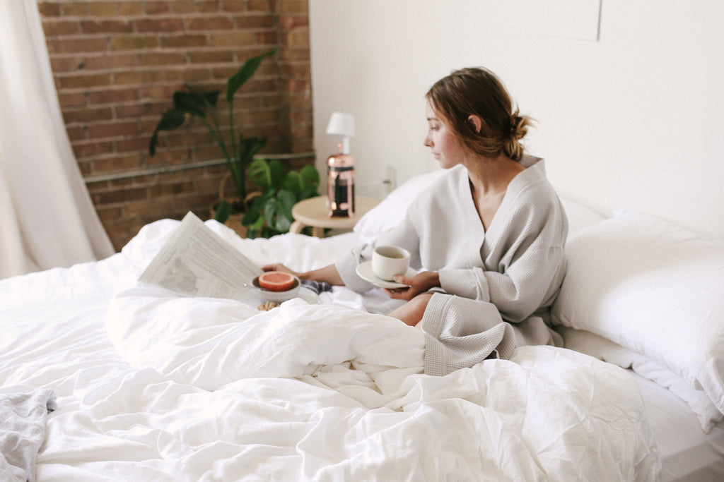 Why We Should Sleep Under A Silk Comforter?