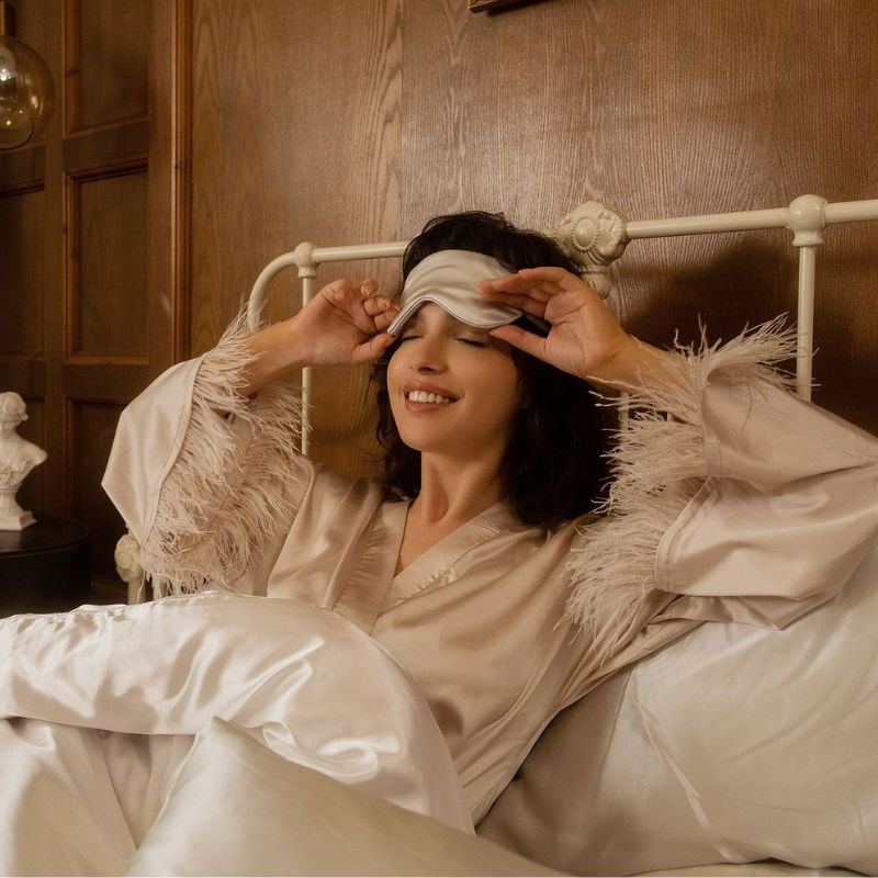 How to get wrinkles out of a silk comforter？