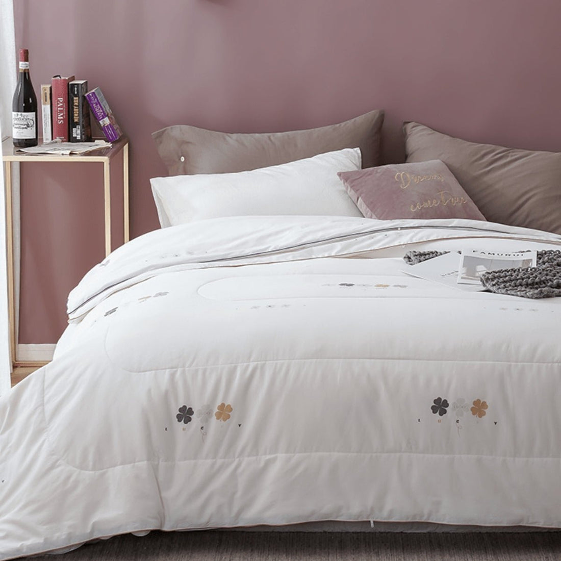Premium Silk Filled Comforter Lightweight All Season Duvet