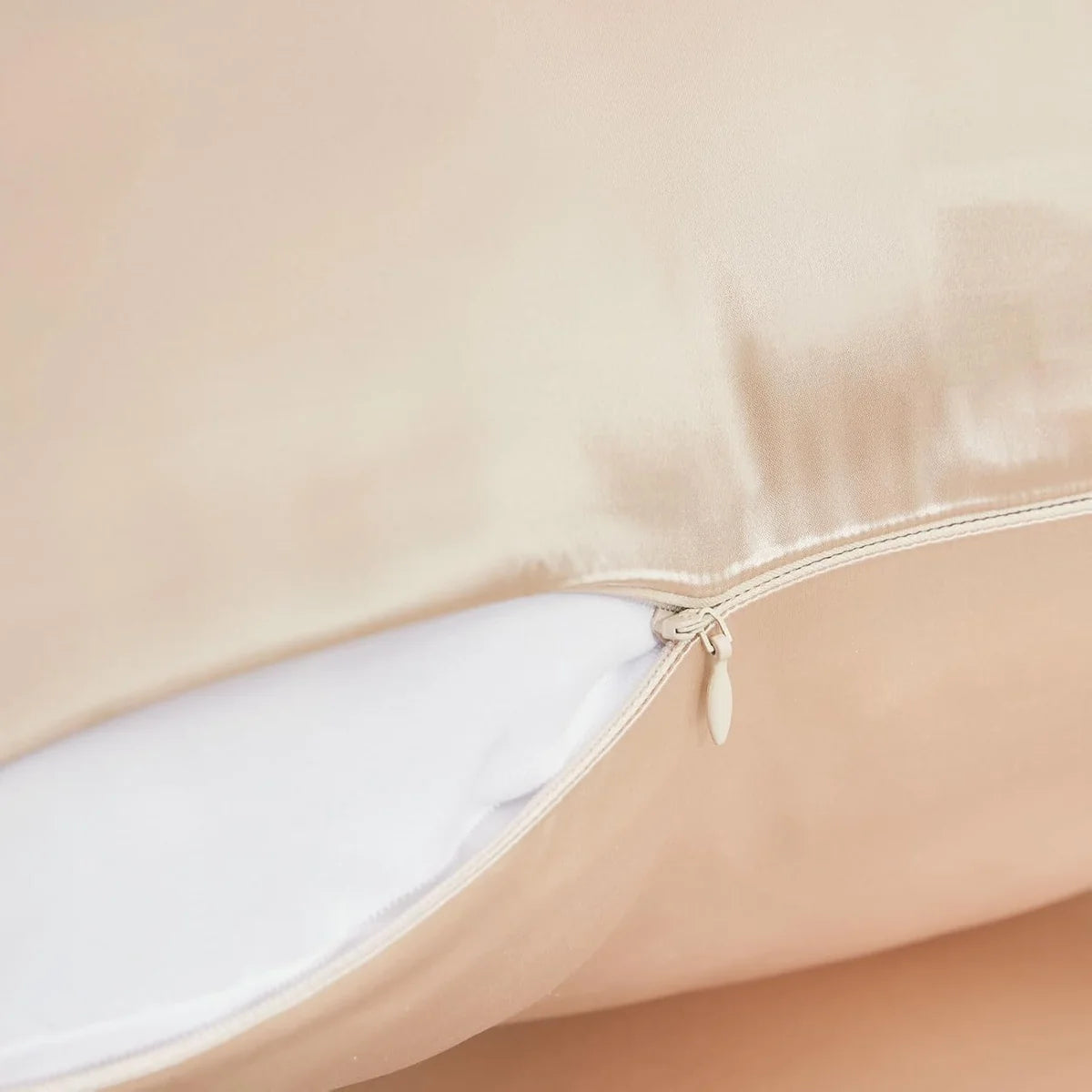 luxury-mulberry-silk-pillowcase-champagne-zipper-design